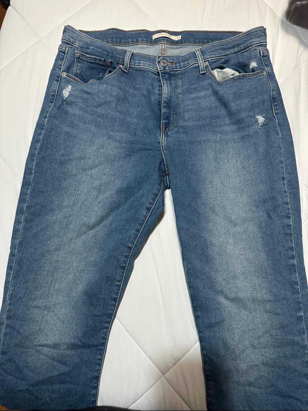 Levi's Women's Straight Leg Jeans in Medium Blue Wash